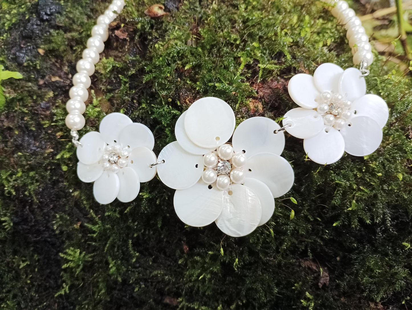 Vintage Faux Pearl & MOP Flower Necklace: Elasticated Bridal Jewelry