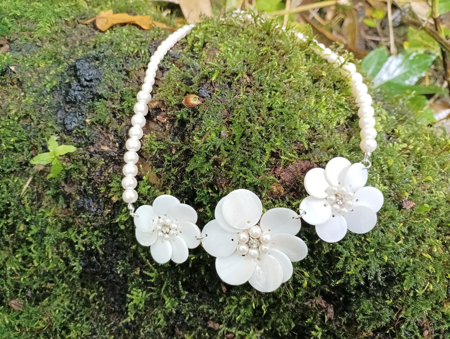 Vintage Faux Pearl & MOP Flower Necklace: Elasticated Bridal Jewelry