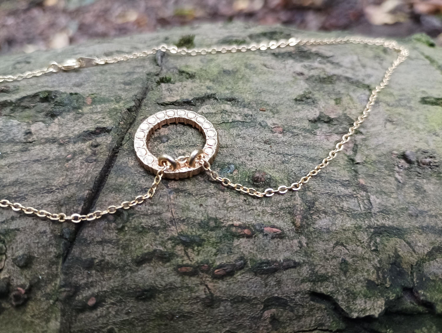 Gold Plated Rhinestone Circle Necklace: Retro Red & White Glamour