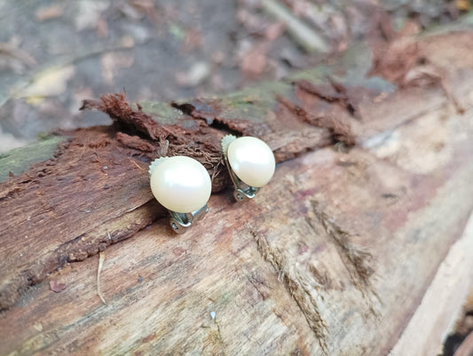 Vintage Faux Pearl Clip On Earrings: 1950s/60s Retro Costume Jewelry