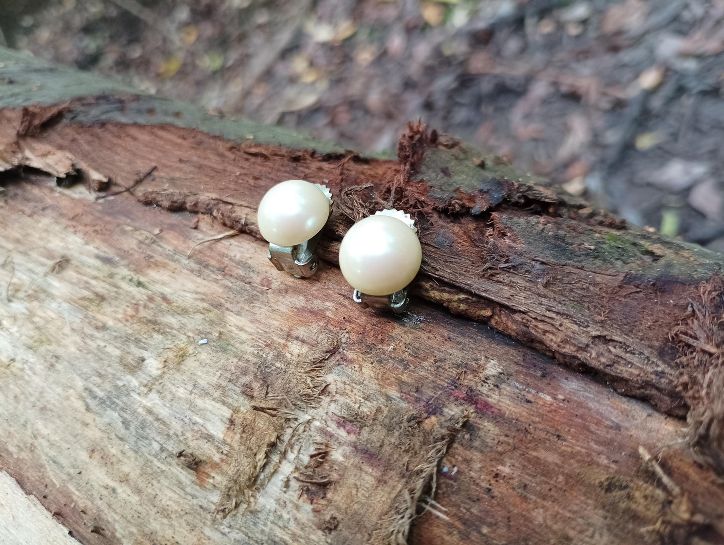 Vintage Faux Pearl Clip On Earrings: 1950s/60s Retro Costume Jewelry