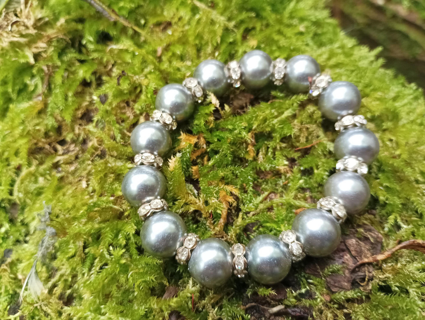 Vintage Faux Pearl Diamante Bracelet: Silver Rhinestone Elastic Jewelry