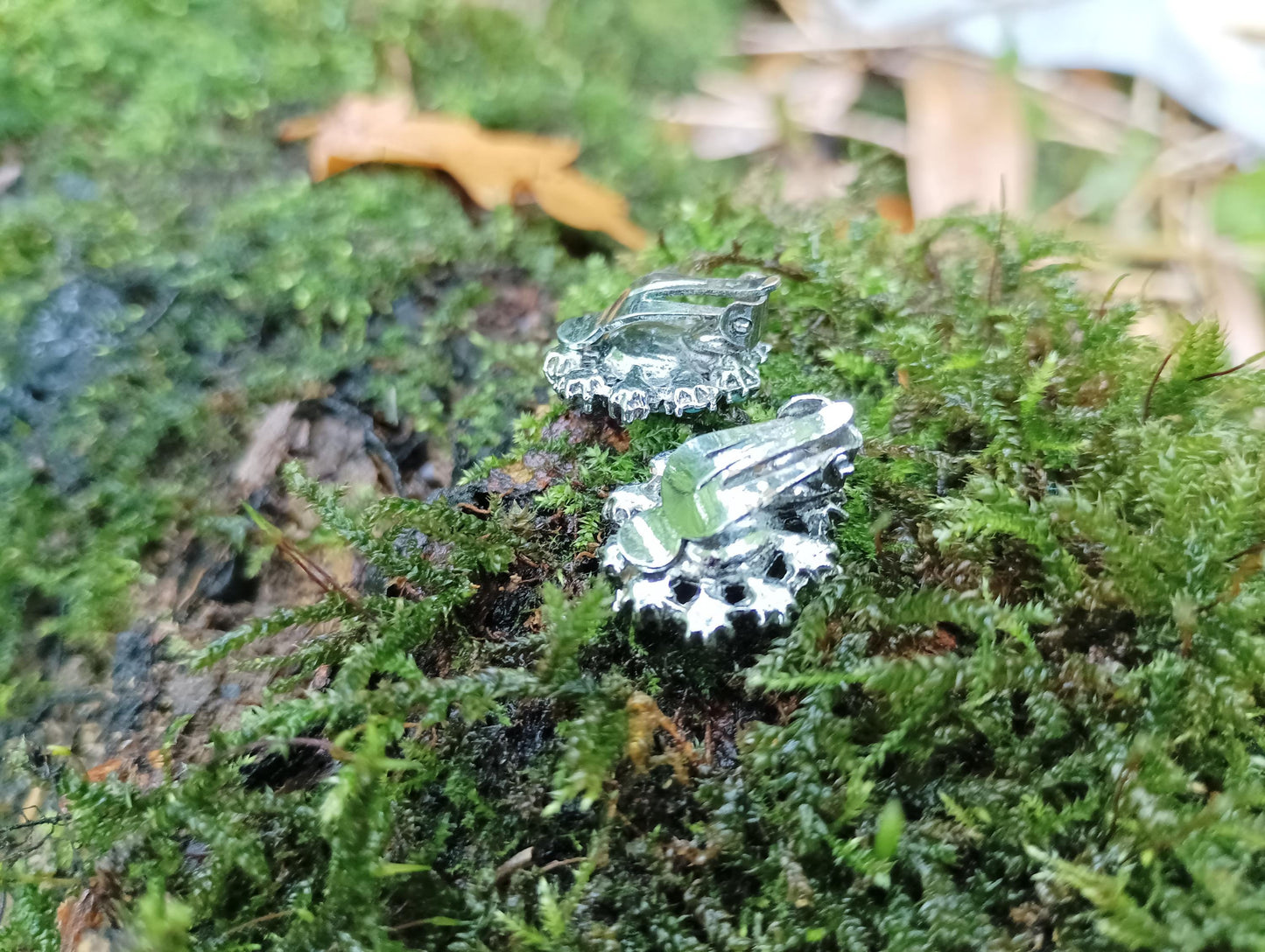 Vintage Turquoise Peking Glass Clip On Earrings, 1960s Costume Jewelry