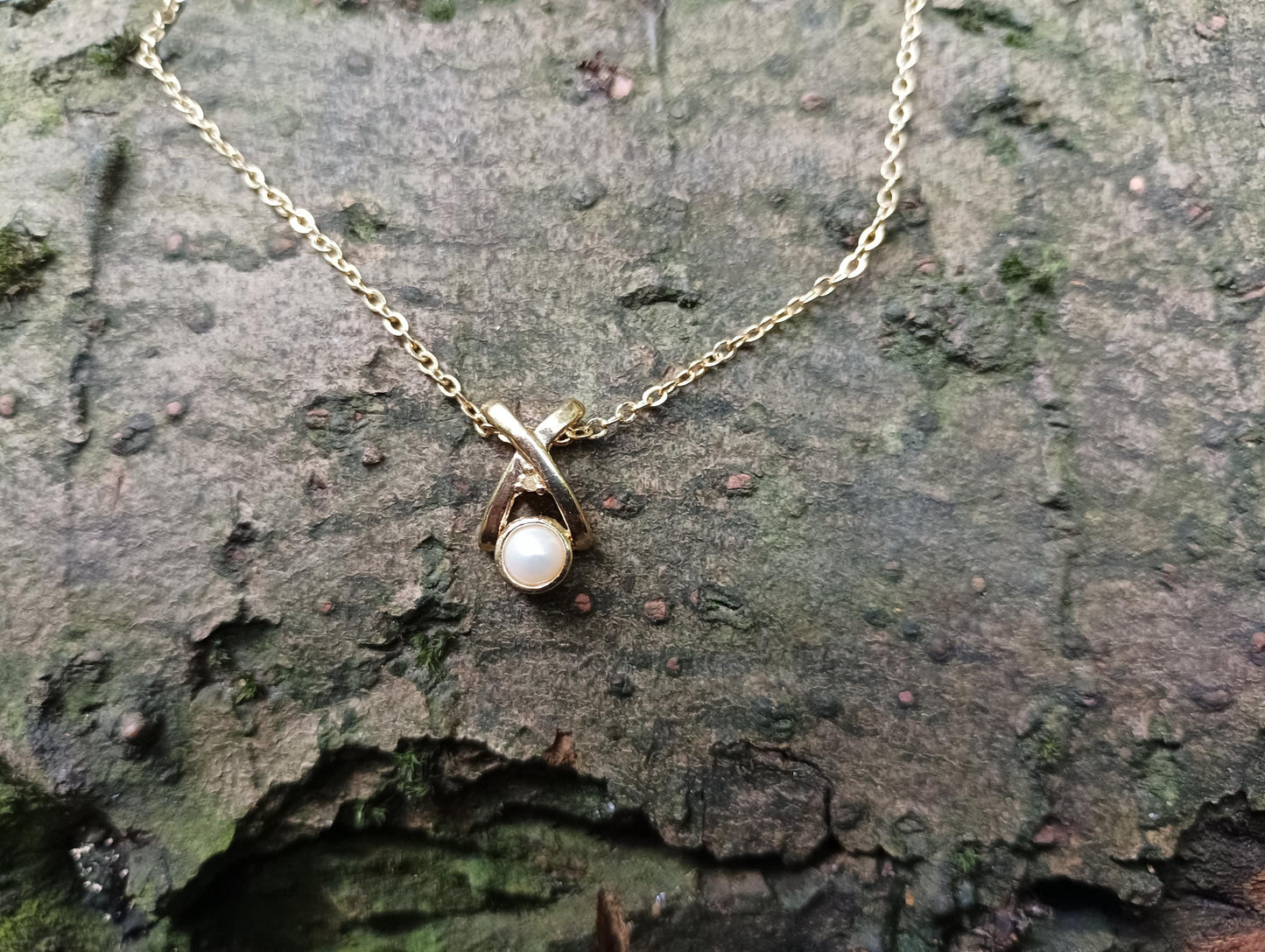 Gold Plated Single Pearl Necklace: Dainty XO Style Chain