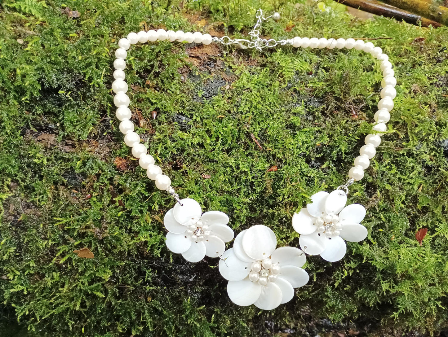 Vintage Faux Pearl & MOP Flower Necklace: Elasticated Bridal Jewelry