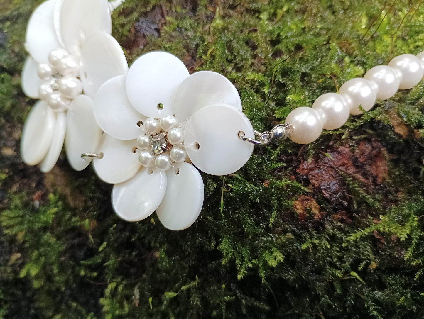 Vintage Faux Pearl & MOP Flower Necklace: Elasticated Bridal Jewelry