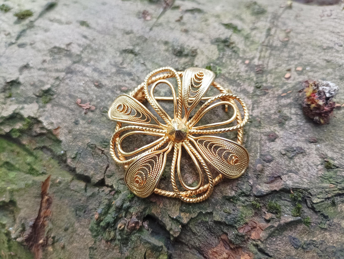 Vintage Gold Plated Filigree Flower Brooch - 1960s Retro Style