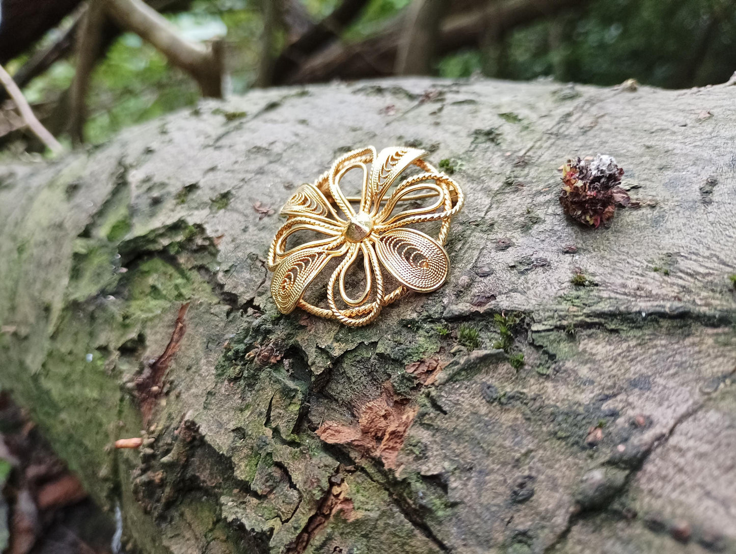Vintage Gold Plated Filigree Flower Brooch - 1960s Retro Style
