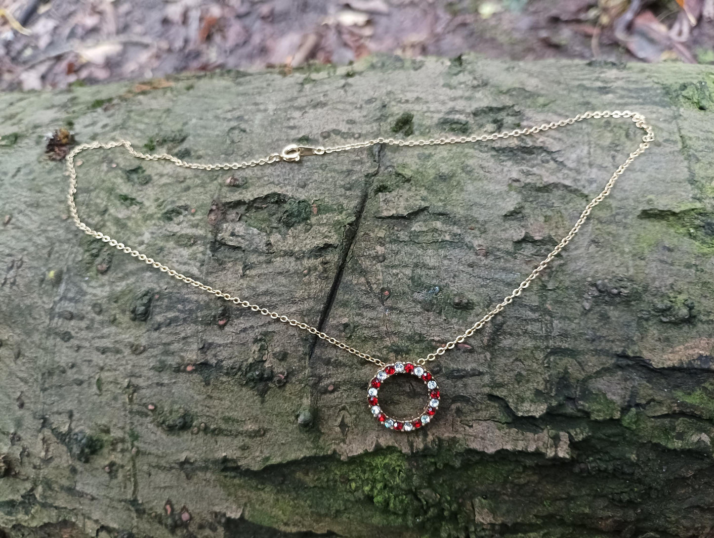 Gold Plated Rhinestone Circle Necklace: Retro Red & White Glamour
