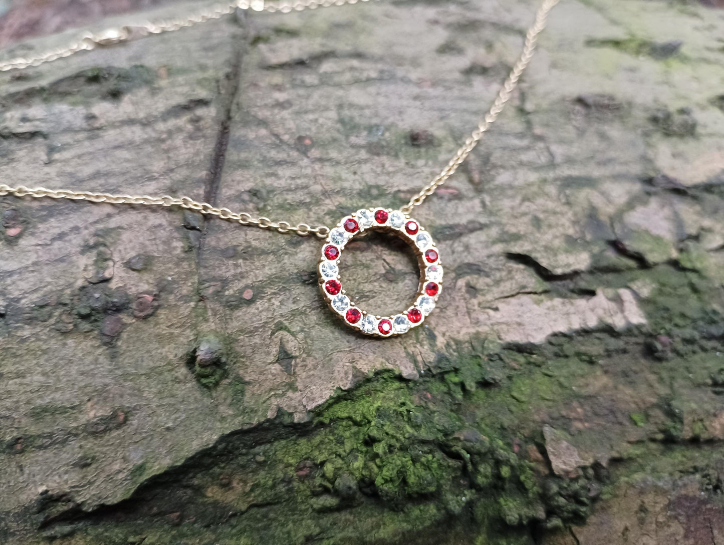 Gold Plated Rhinestone Circle Necklace: Retro Red & White Glamour