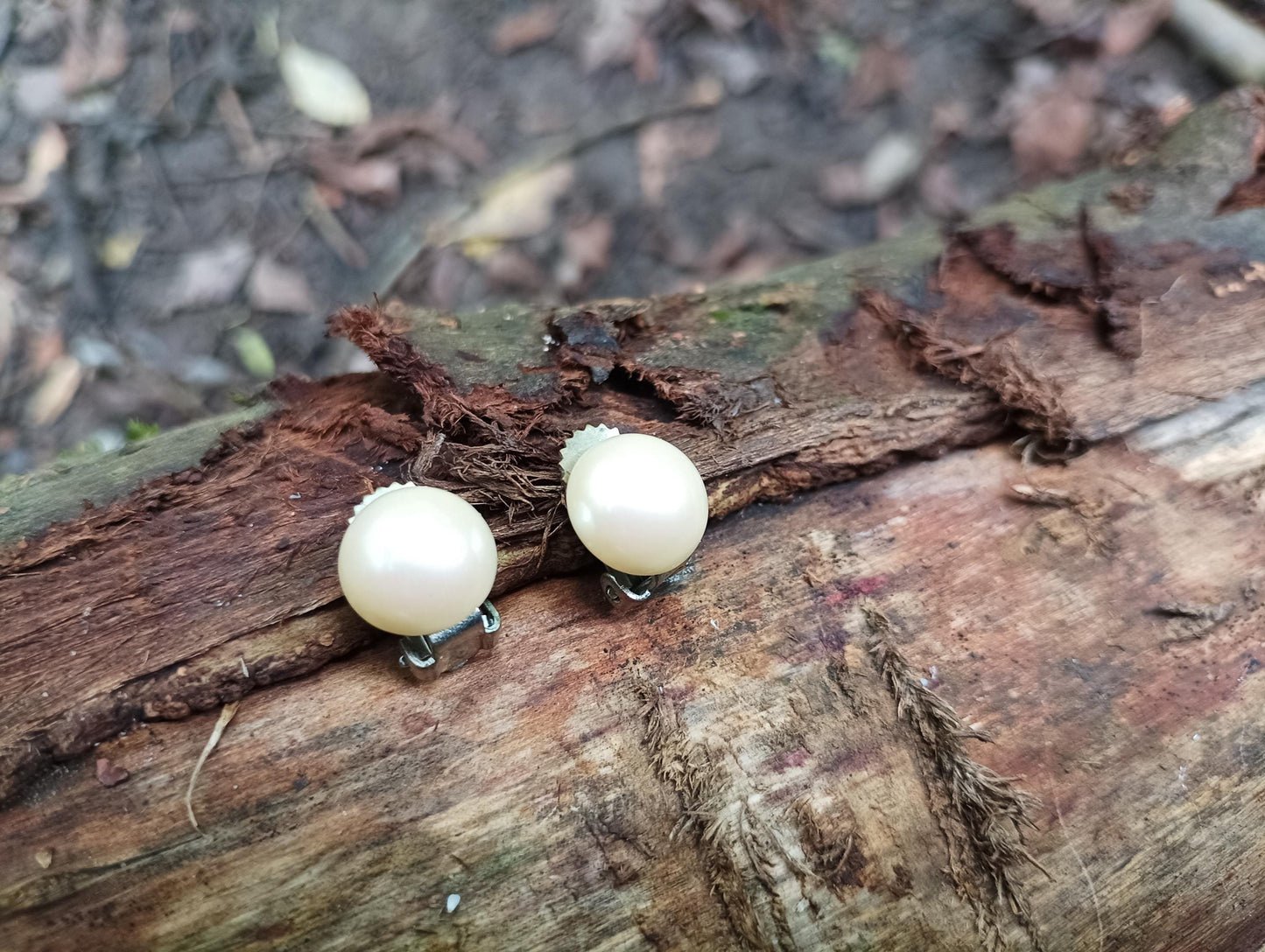 Vintage Faux Pearl Clip On Earrings: 1950s/60s Retro Costume Jewelry