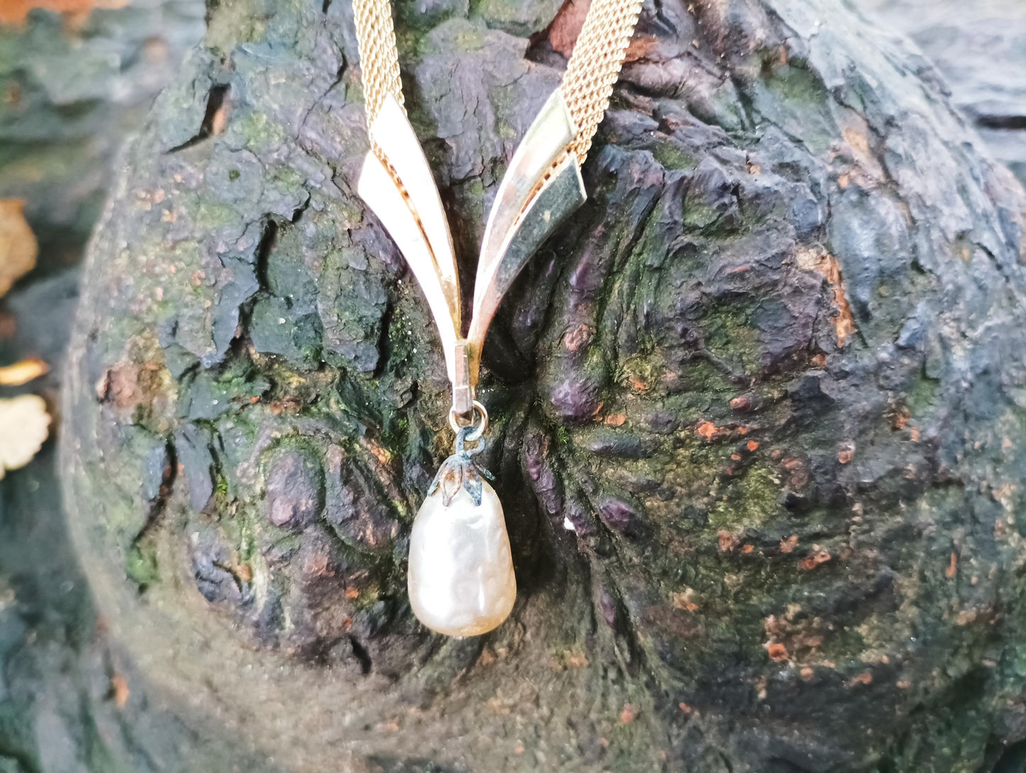 Vintage 1960s Faux Pearl Necklace, Gold Plated Teardrop Pendant, Mesh Chain