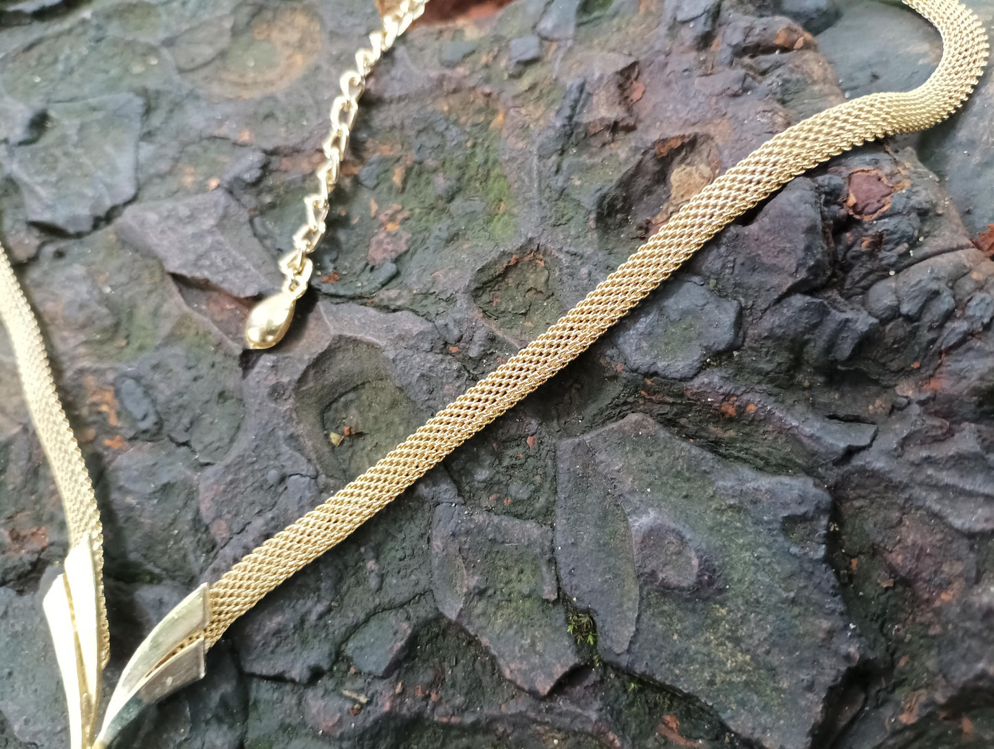 Vintage 1960s Faux Pearl Necklace, Gold Plated Teardrop Pendant, Mesh Chain