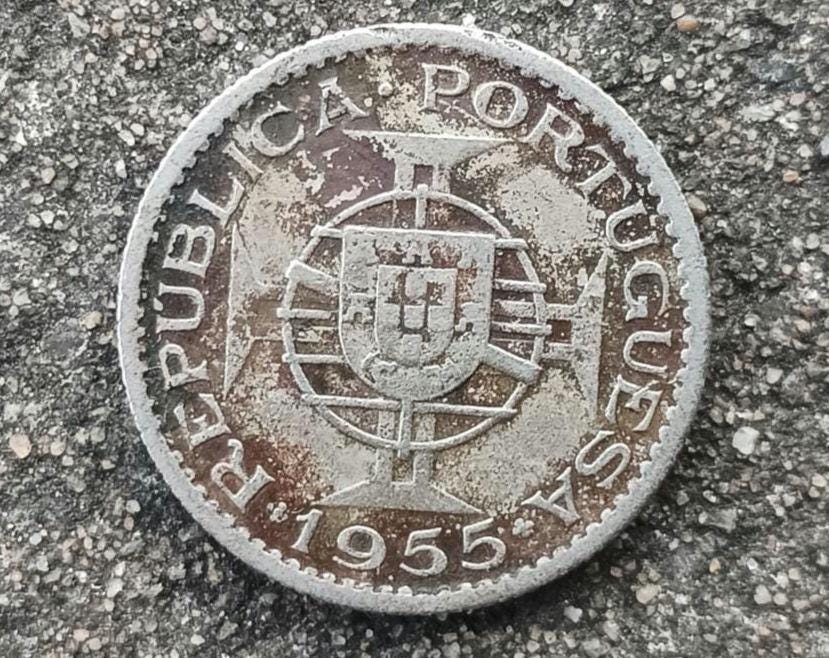 1955 Mozambique 2.5 Escudos Coin: Portuguese Colonial Currency
