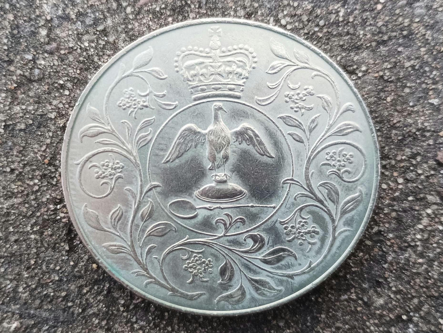 1977 Silver Jubilee Crown Coin: Queen Elizabeth II Equestrian Portrait
