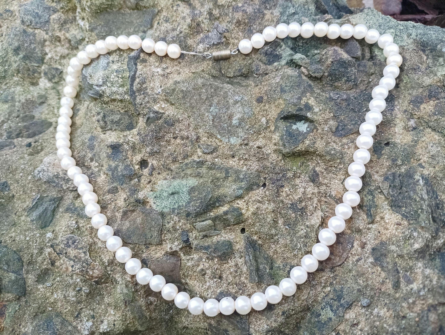 Vintage Faux Pearl Necklace: Ivory Plastic Beads, Classic Style