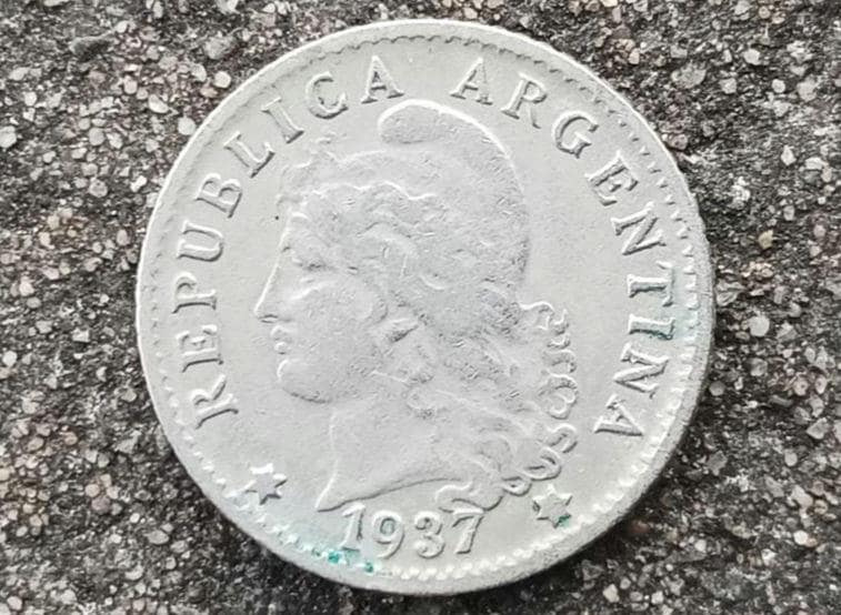 1937 Argentinian 5 Centavos Coin: Copper-Nickel Collectible