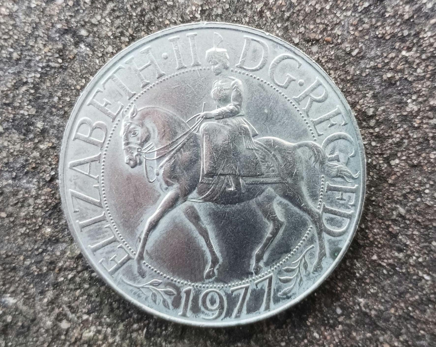 1977 Silver Jubilee Crown Coin: Queen Elizabeth II Equestrian Portrait
