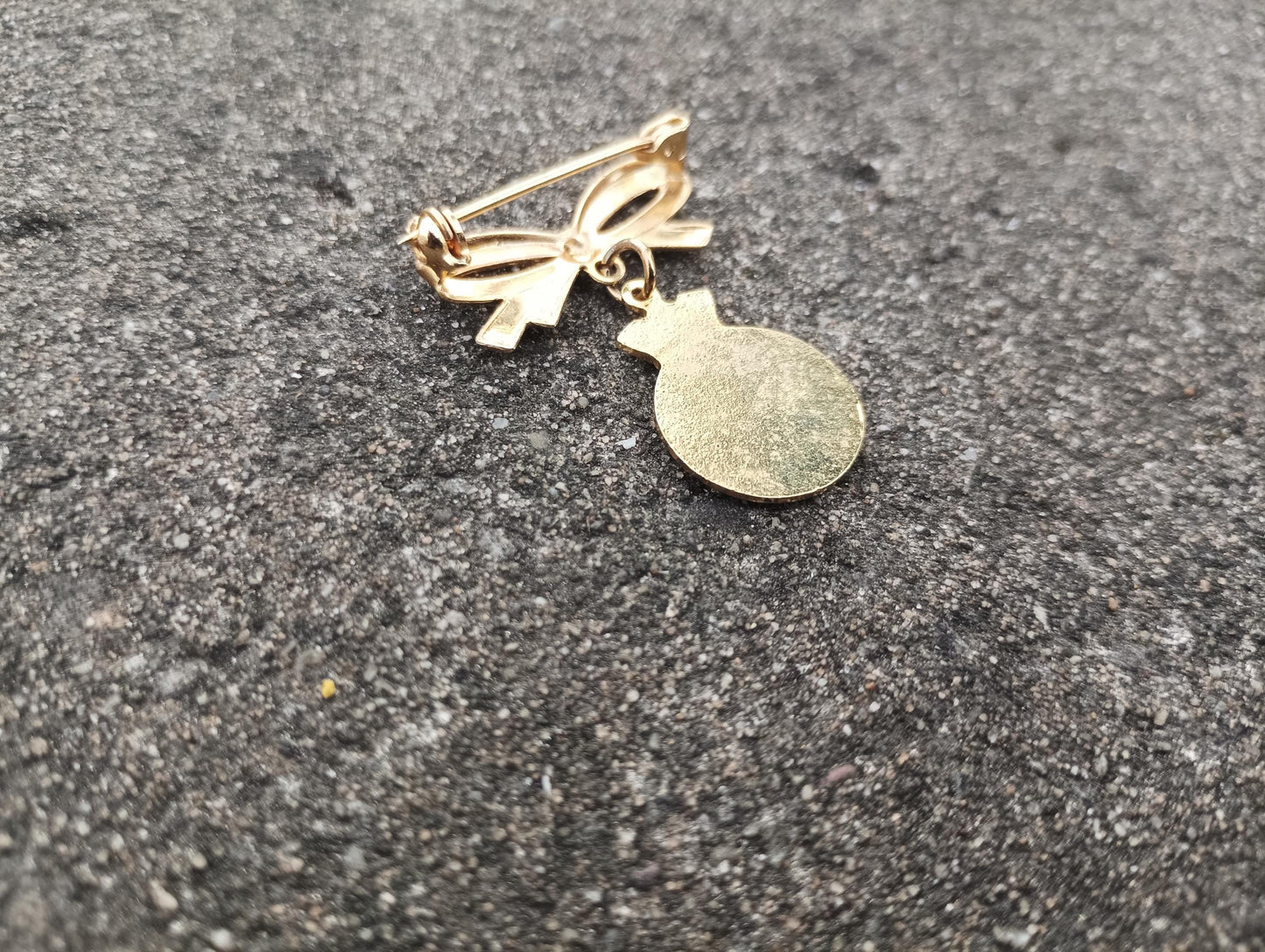 Vintage HMS Unseen Pin: Royal Navy Military Badge