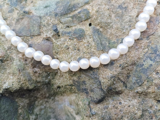 Vintage Faux Pearl Necklace: Ivory Plastic Beads, Classic Style