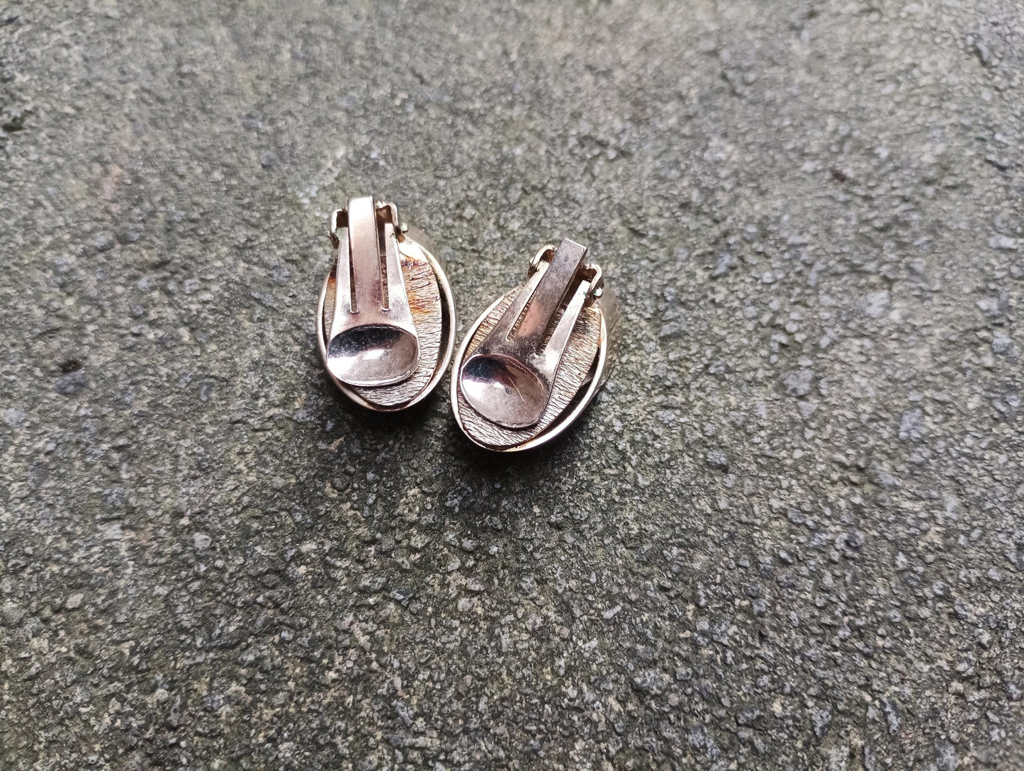 Vintage Gold Tone Diamond Clip On Earrings: 1960s Retro Style