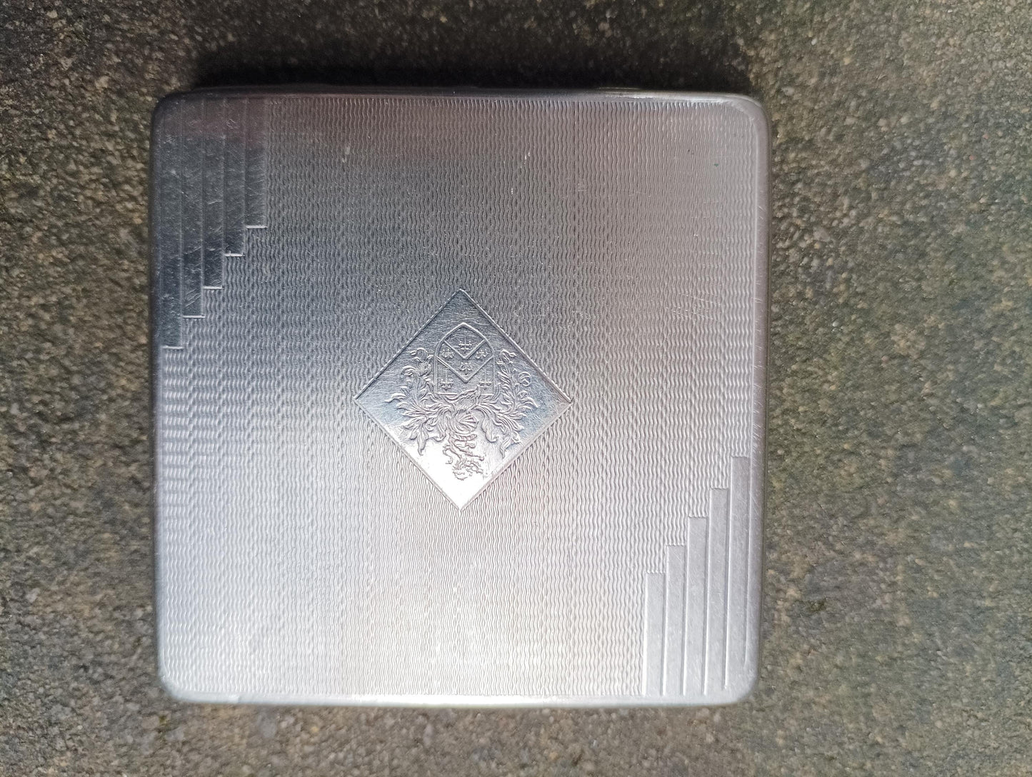 Vintage Dubarry Silver Plated Powder Compact: Engine Etched Vani-Jack