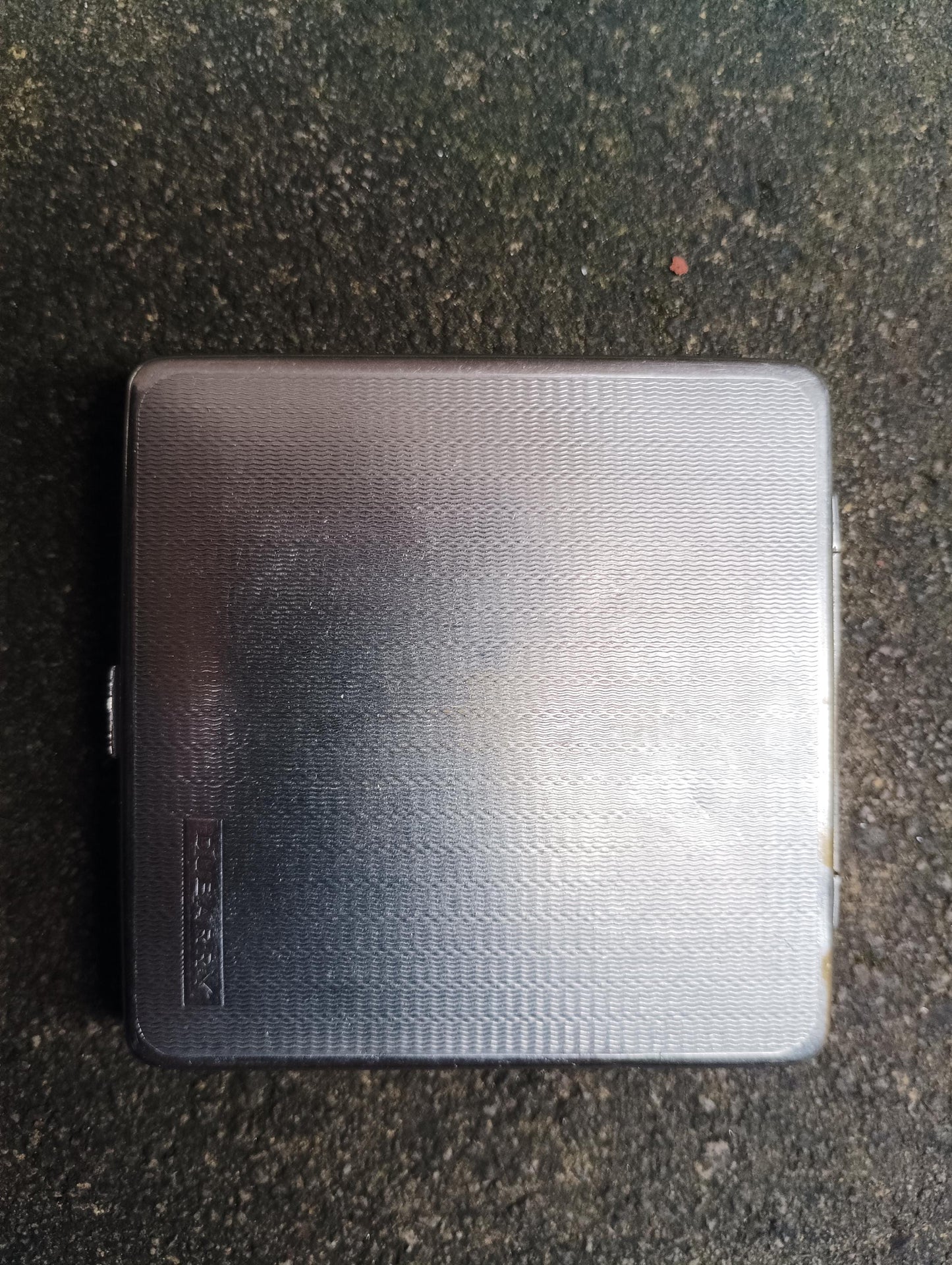 Vintage Dubarry Silver Plated Powder Compact: Engine Etched Vani-Jack