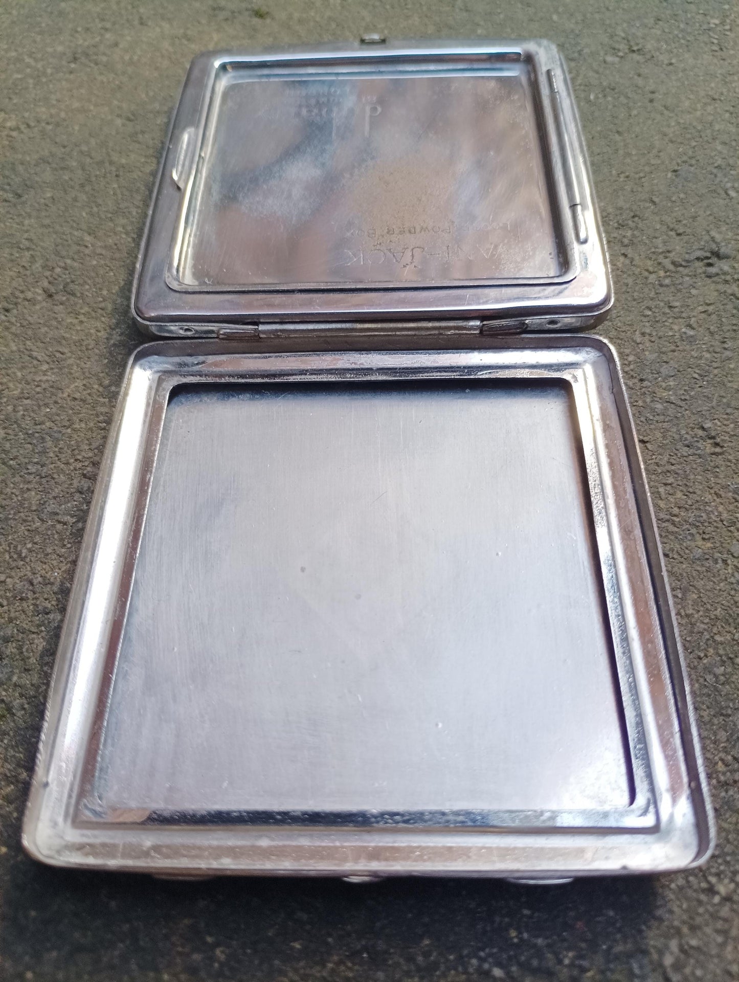 Vintage Dubarry Silver Plated Powder Compact: Engine Etched Vani-Jack