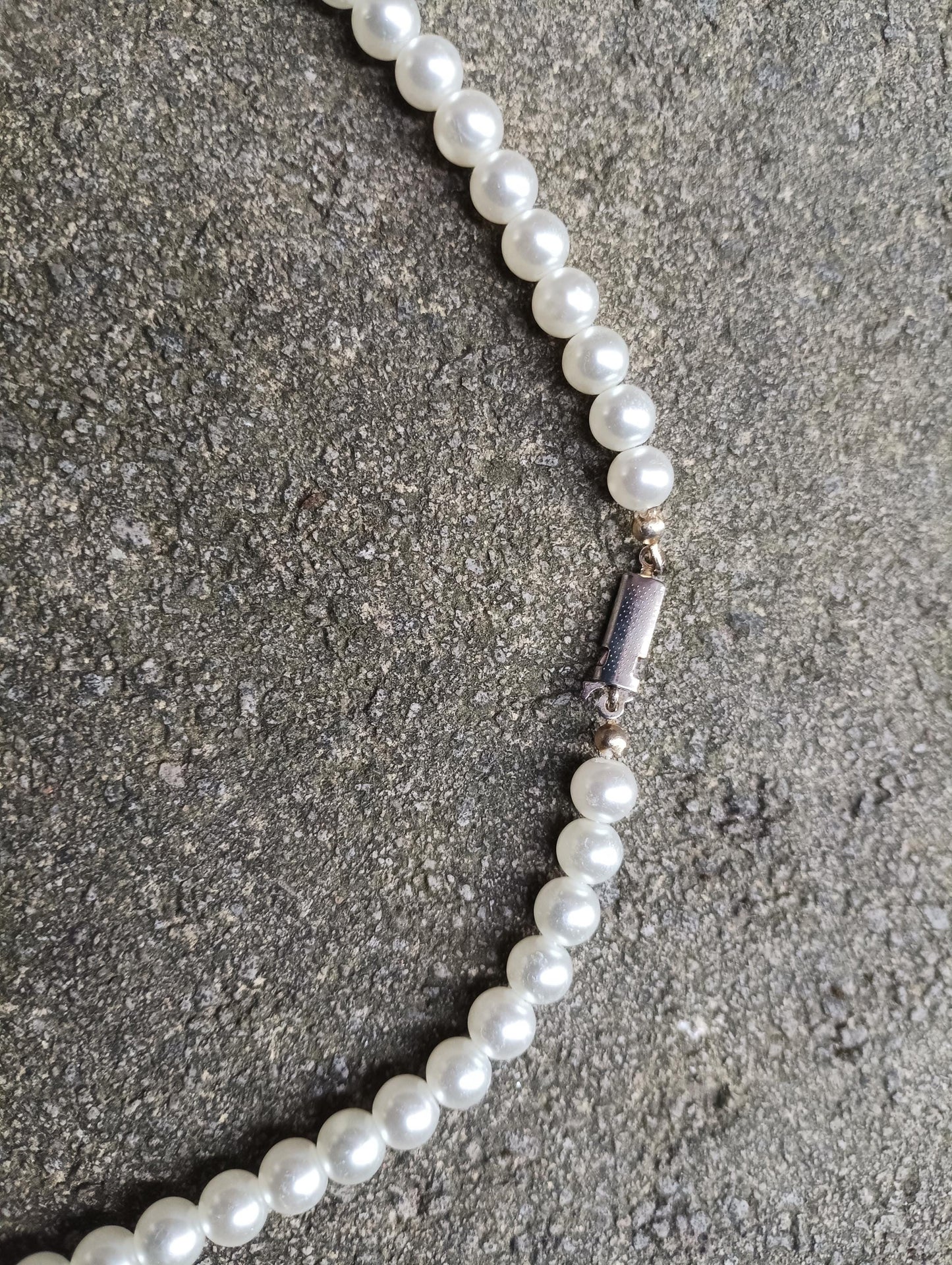 Vintage Ivory Glass Pearl Necklace: Classic Single Strand