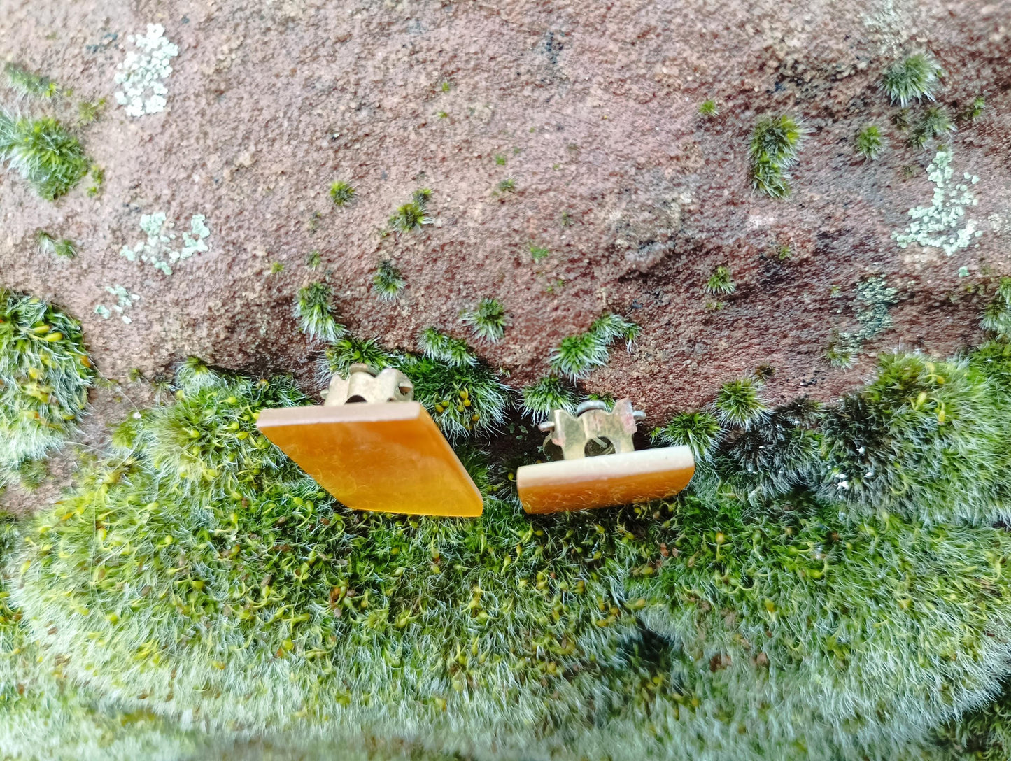 Vintage 1960s Orange Shell Clip On Earrings: Retro Square Design