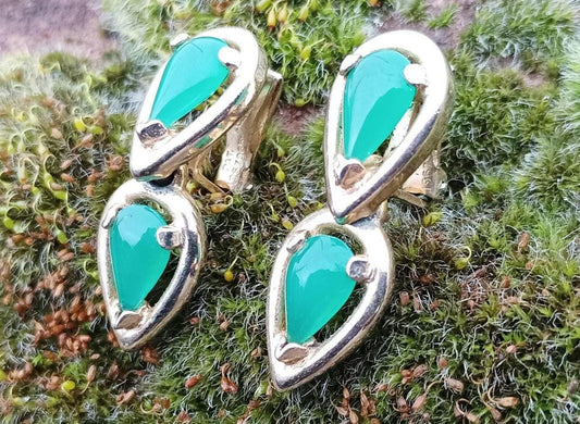 Vintage Gold Plated Jade Clip On Earrings: 1960s Emerald Green Dangle