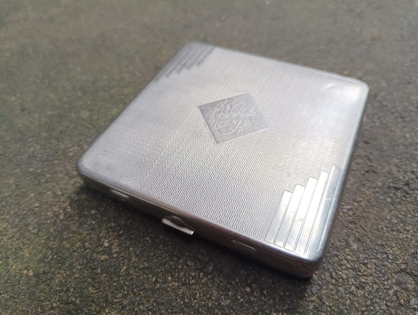 Vintage Dubarry Silver Plated Powder Compact: Engine Etched Vani-Jack