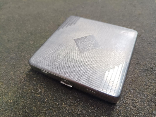 Vintage Dubarry Silver Plated Powder Compact: Engine Etched Vani-Jack