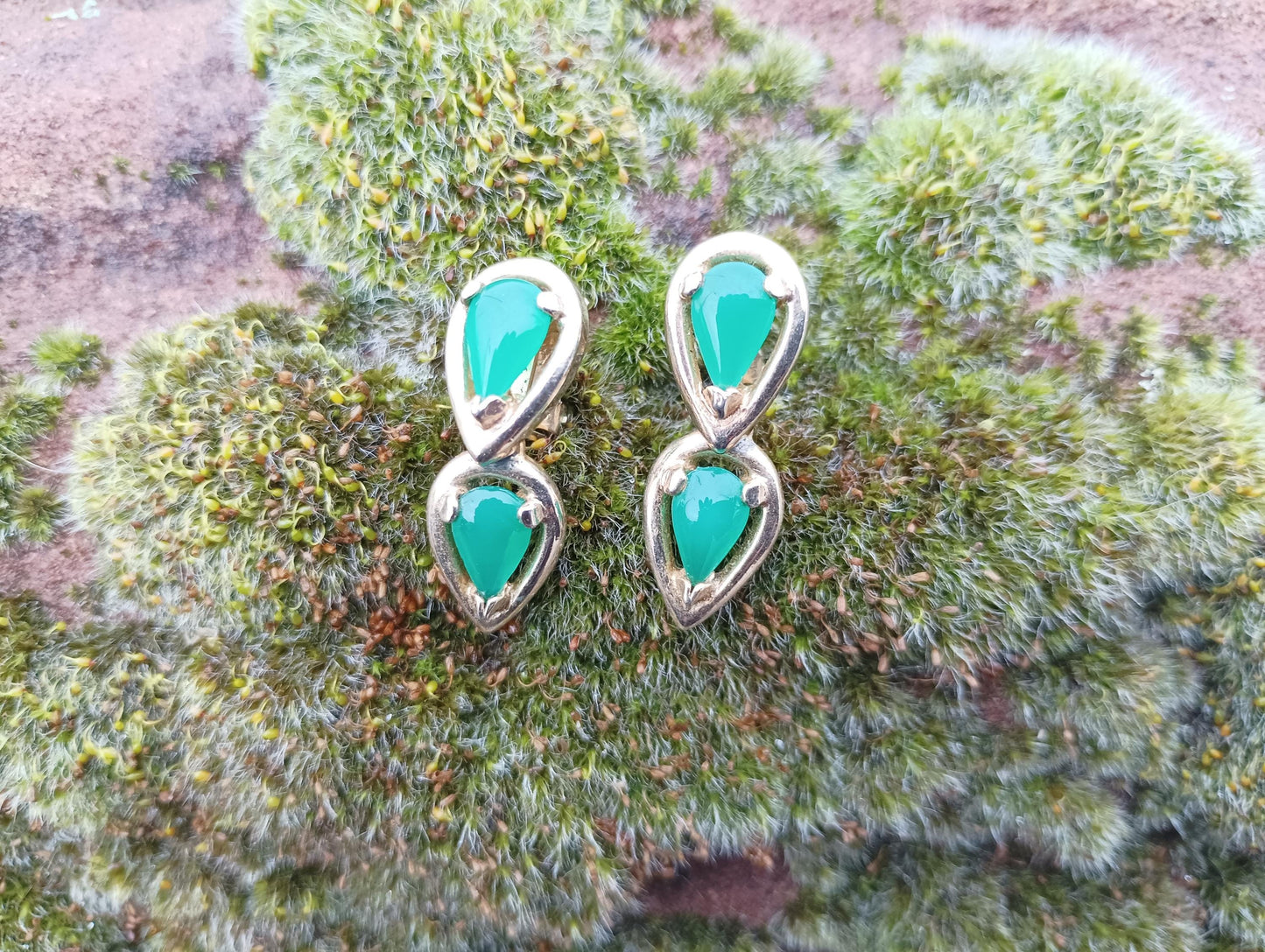 Vintage Gold Plated Jade Clip On Earrings: 1960s Emerald Green Dangle
