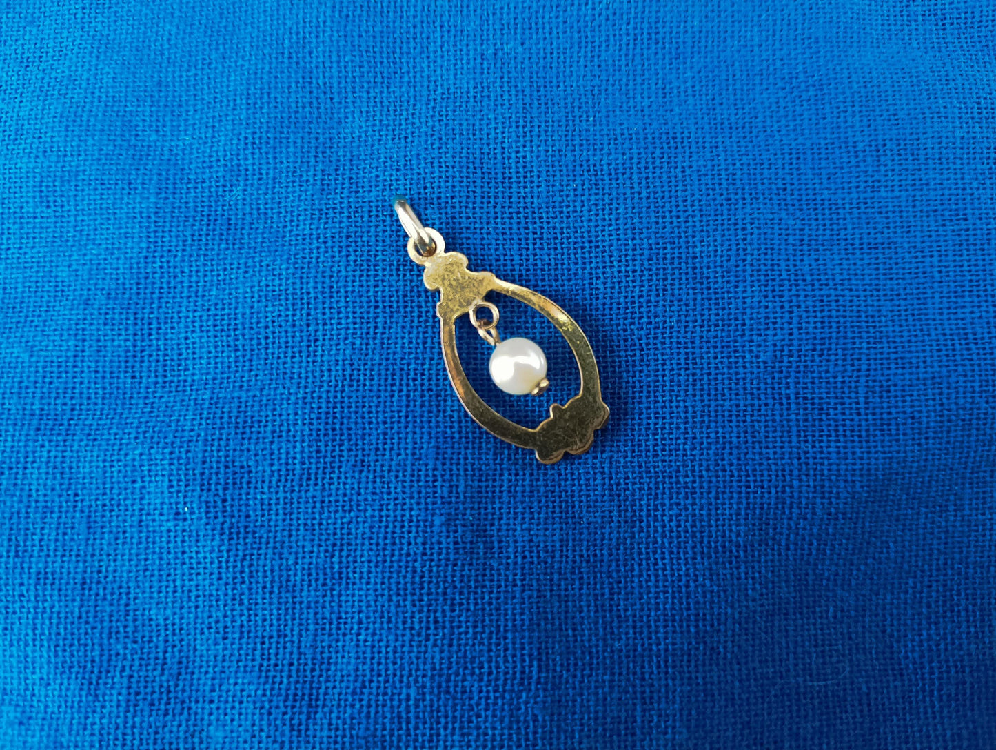 Vintage Gold Plated Faux Pearl Pendant Necklace: Costume Jewelry