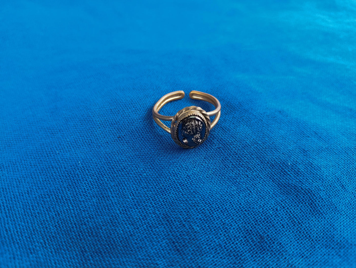 Vintage Victorian Obsidian Cameo Ring: Adjustable Costume Jewelry