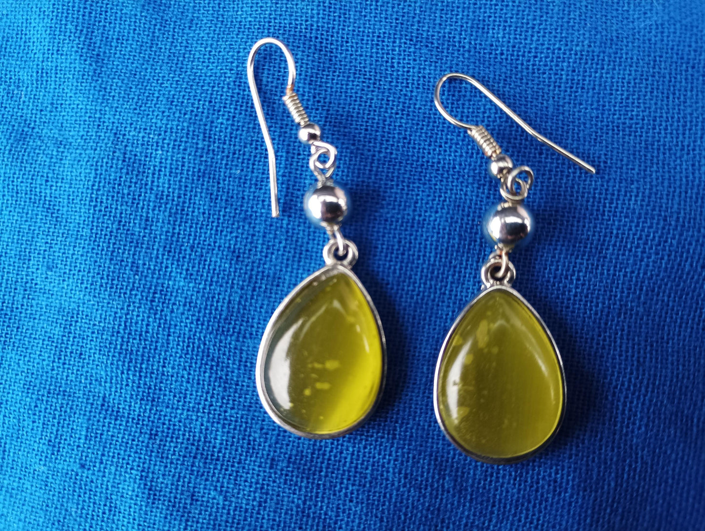 Vintage Silver Tone Teardrop Dangle Earrings: Yellow Resin