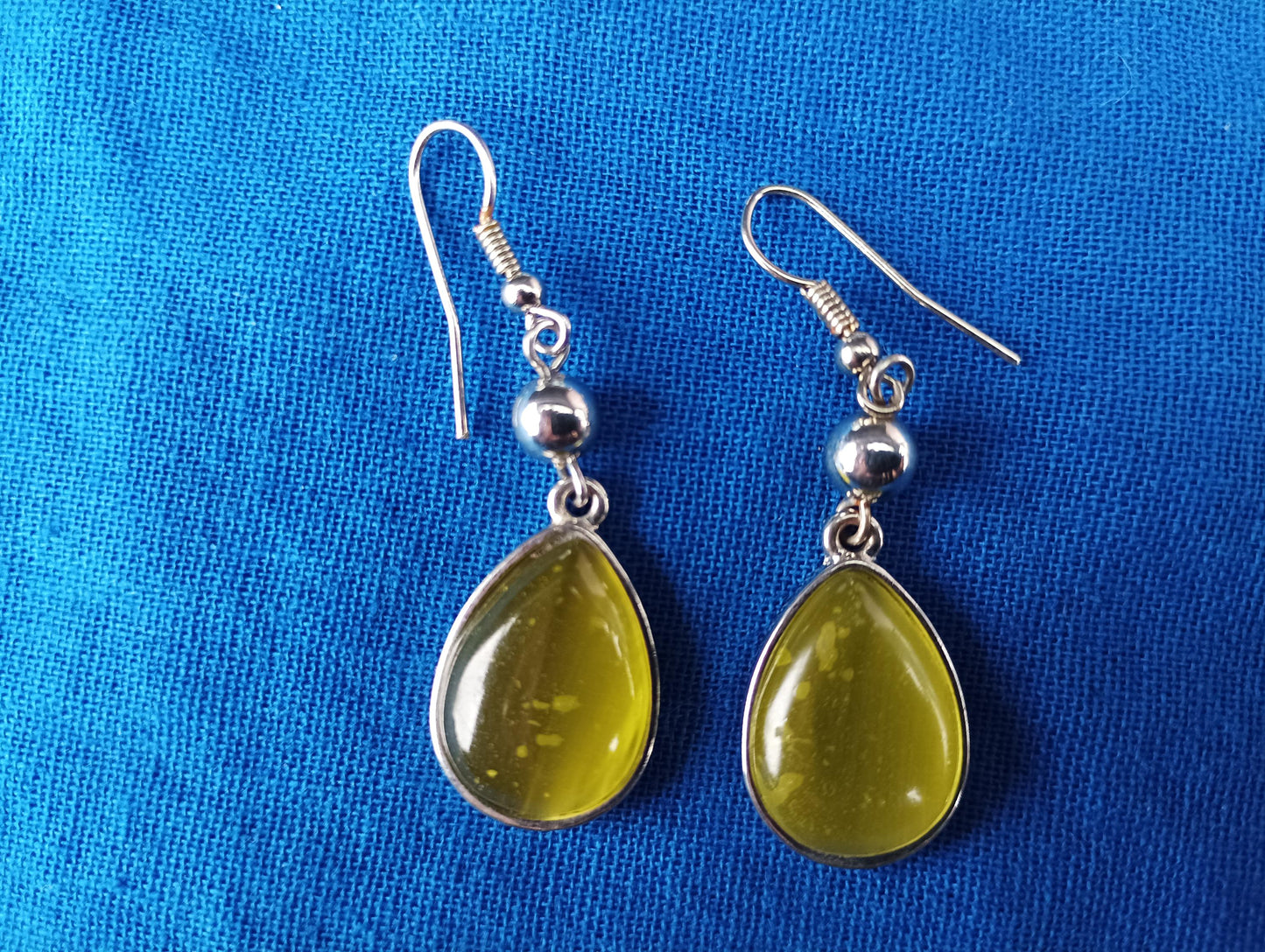 Vintage Silver Tone Teardrop Dangle Earrings: Yellow Resin