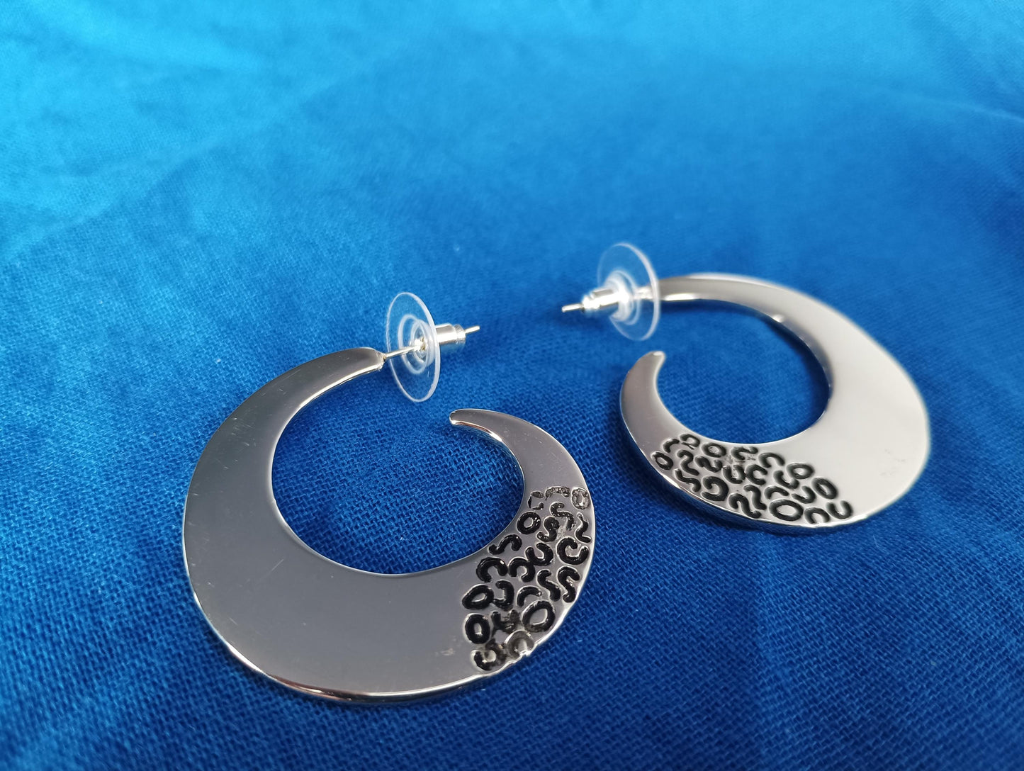 Vintage Silver Tone Crescent Hoop Earrings: Swirl Design, Statement Jewelry