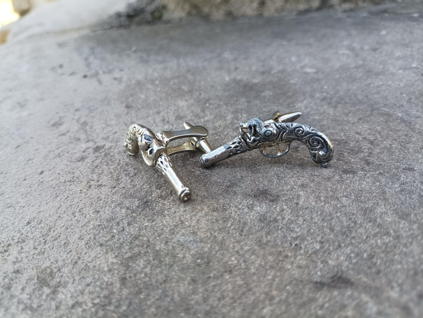 Vintage Stratton Gold Tone Flintlock Pistol Cufflinks