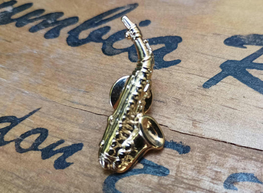 Vintage Gold Plated Saxophone Pin: Musical Instrument Lapel Badge