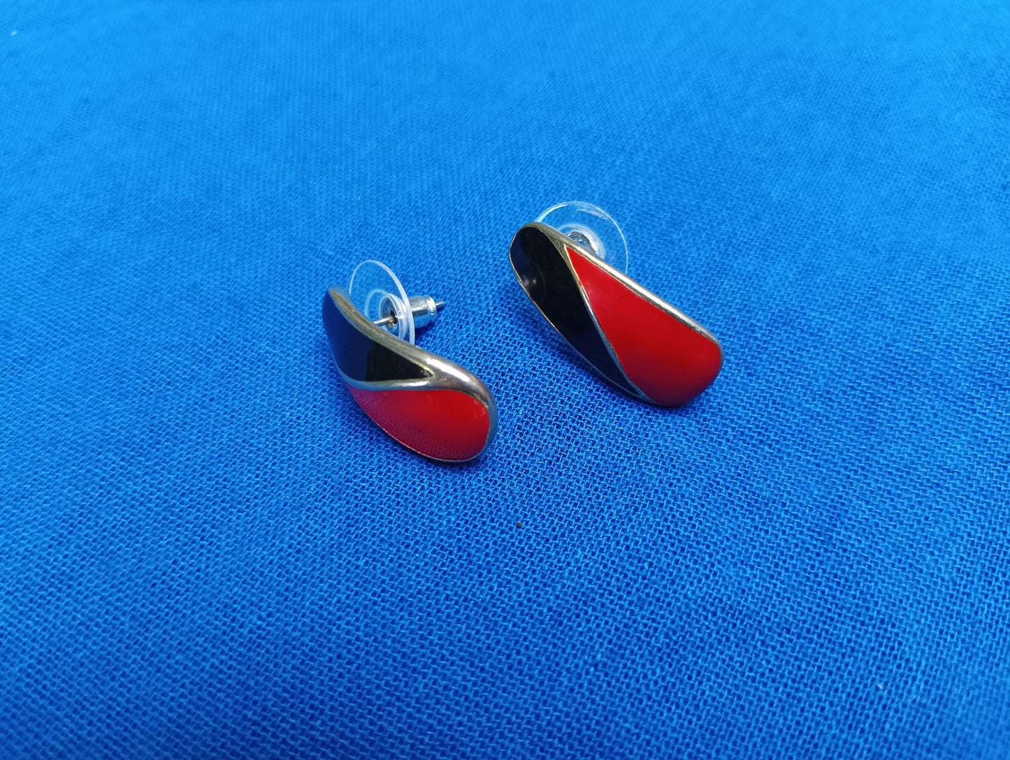 Vintage Red & Black Enamel Earrings: 1980s Retro Costume Jewelry