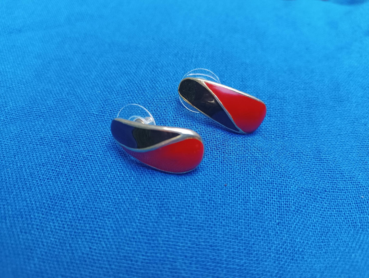 Vintage Red & Black Enamel Earrings: 1980s Retro Costume Jewelry
