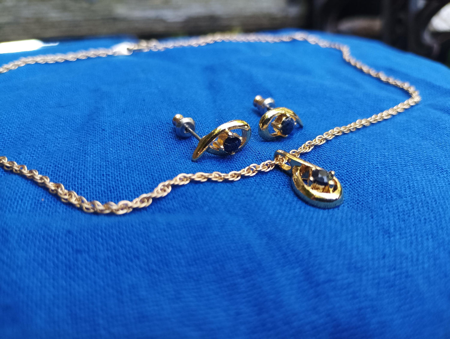 Vintage Gold Plated Sapphire Necklace & Earring Set: Teardrop Design