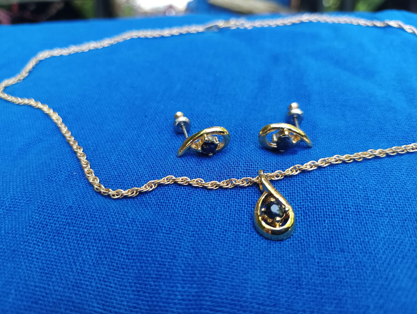 Vintage Gold Plated Sapphire Necklace & Earring Set: Teardrop Design