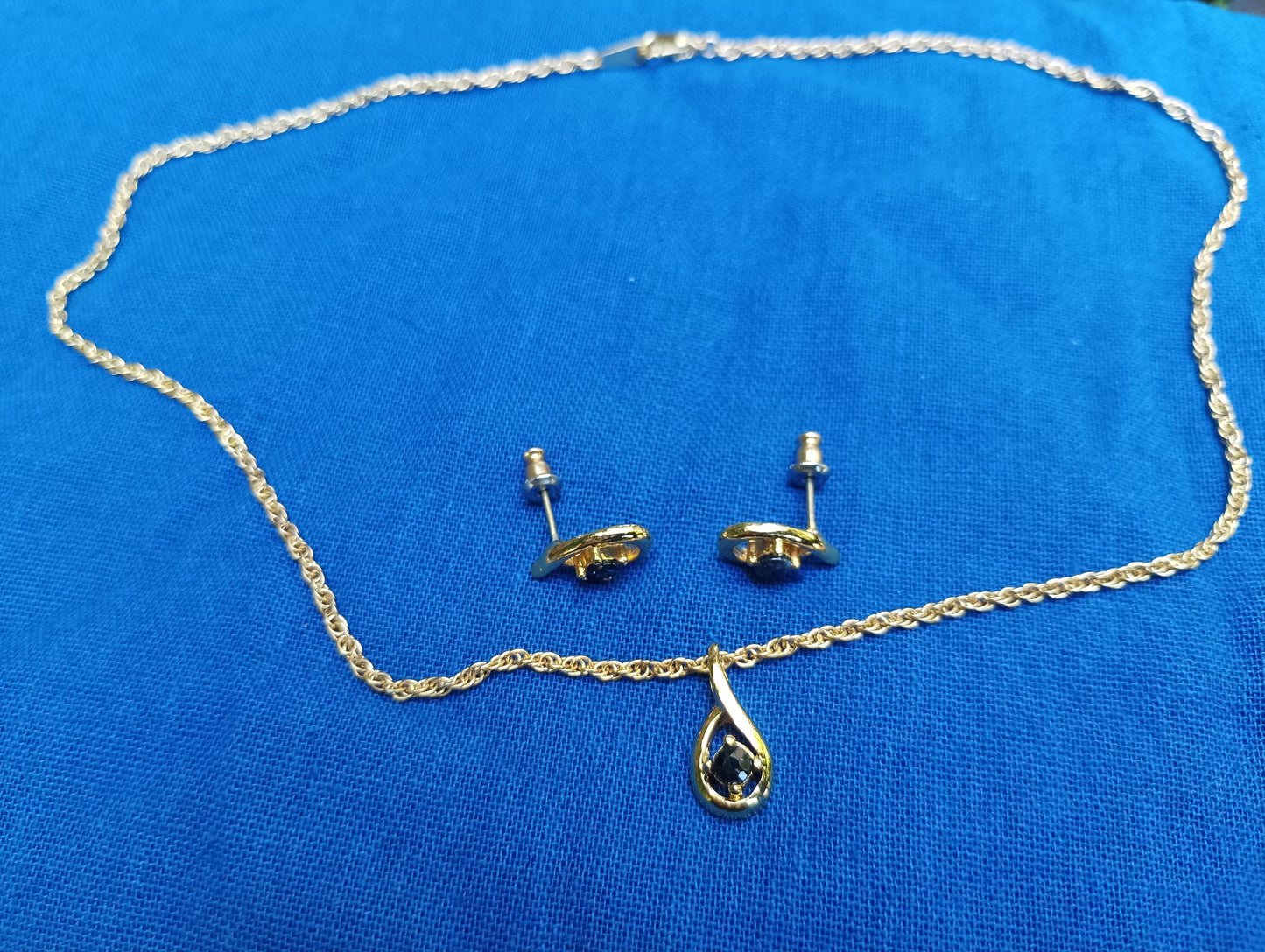 Vintage Gold Plated Sapphire Necklace & Earring Set: Teardrop Design