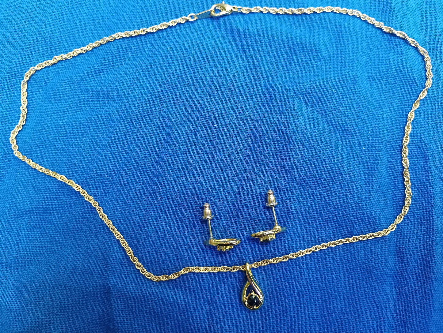 Vintage Gold Plated Sapphire Necklace & Earring Set: Teardrop Design