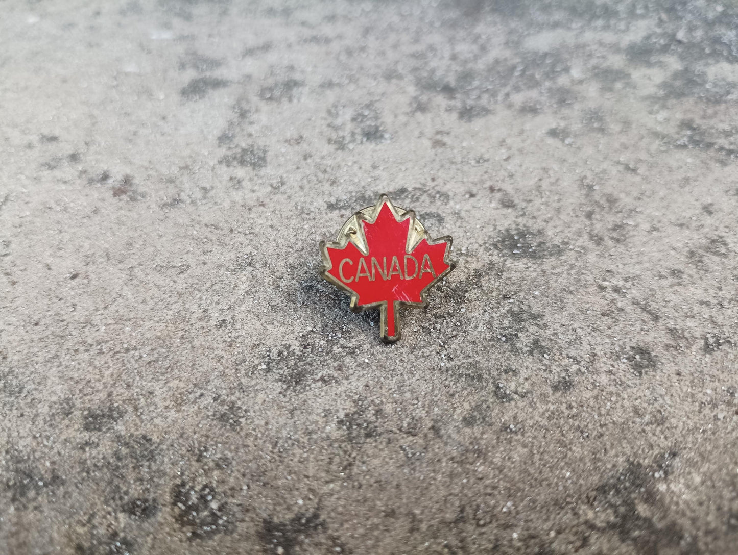 Vintage Red Maple Leaf Canada Enamel Souvenir Pin Badge