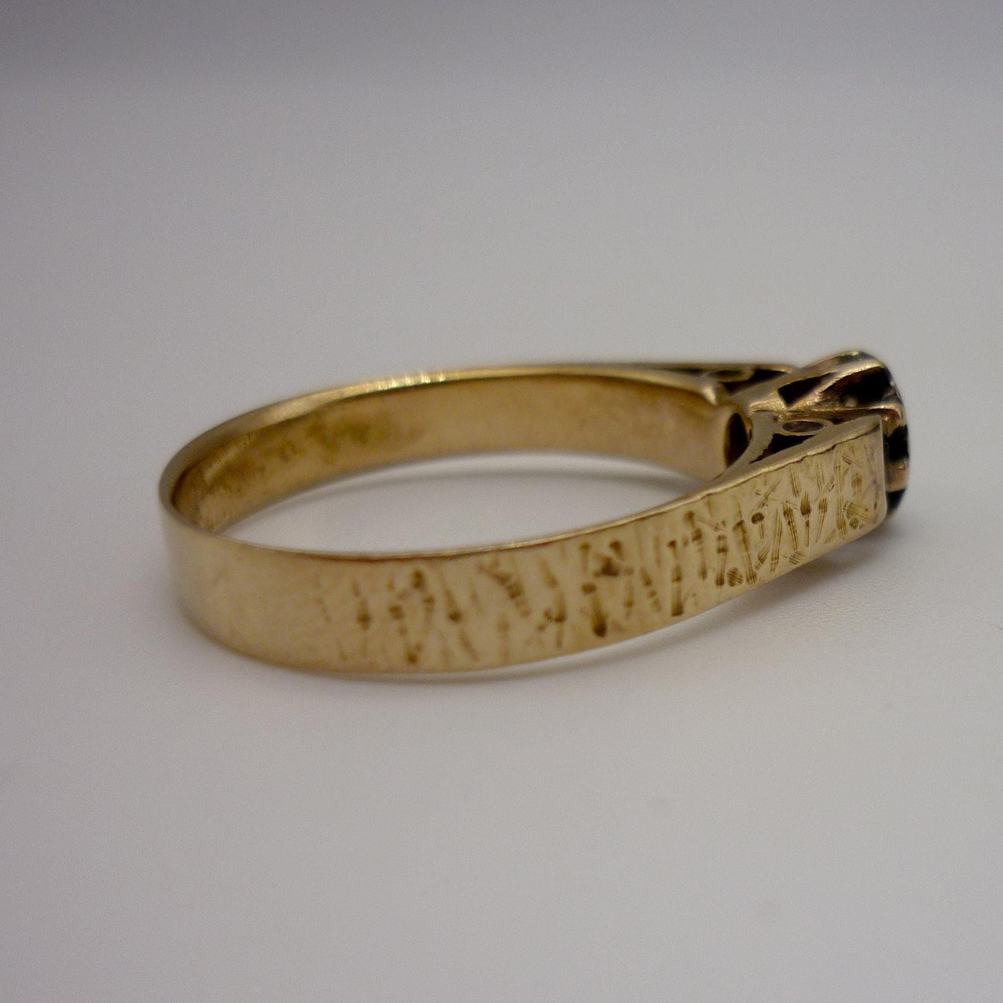 White Quartz Solitaire Ring, 9k Gold & Palladium Band Size 7