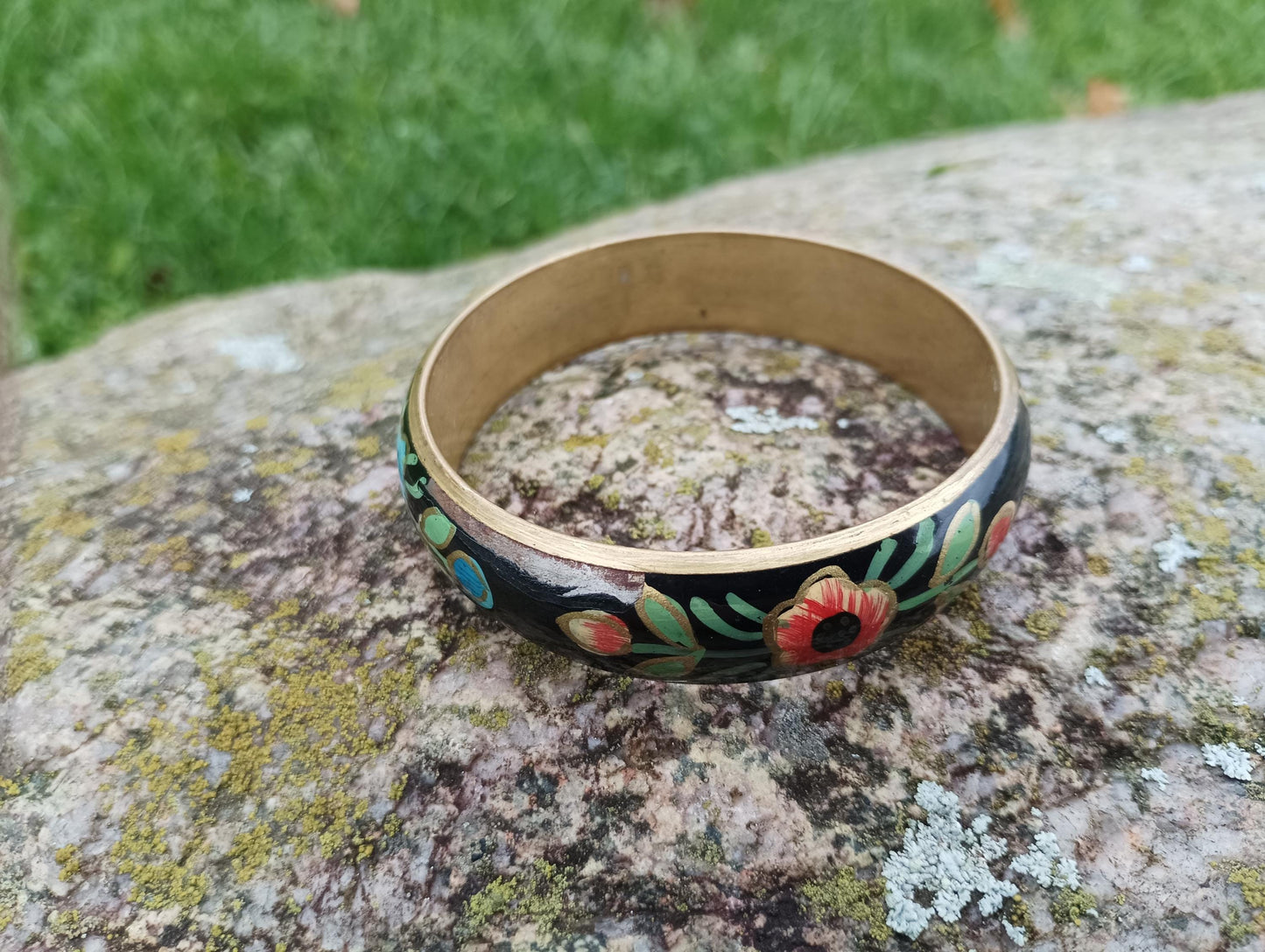 Vintage 1950s Black Enamel Floral Cloisonne Brass Bangle For Women